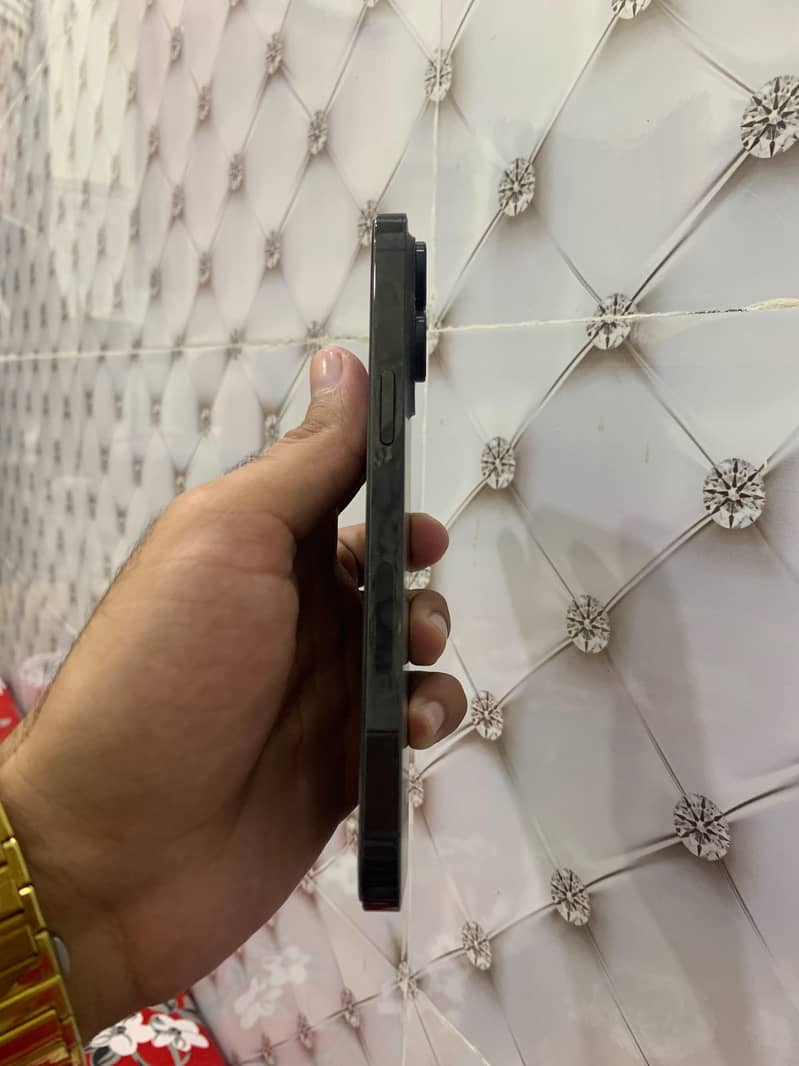Apple iPhone 14 Pro Max 3