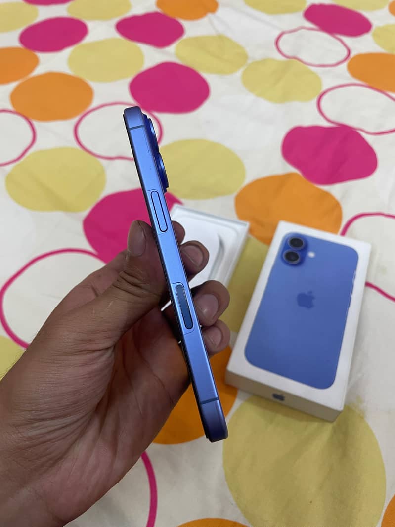 Apple iPhone 16 2