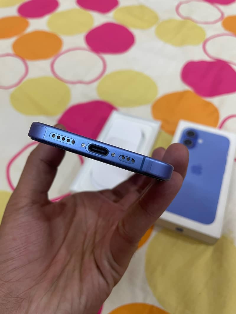 Apple iPhone 16 3