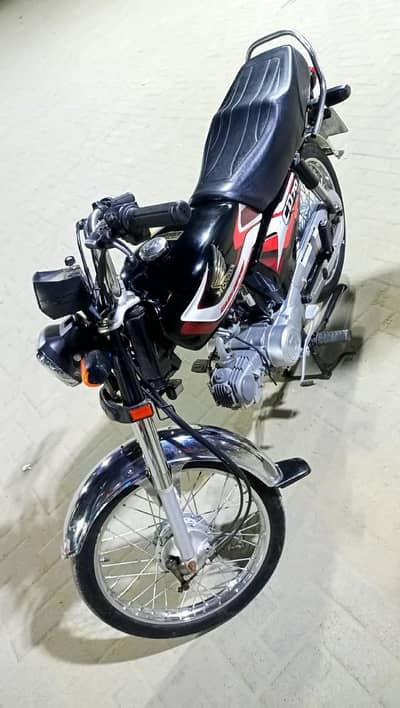 Honda CD-70 2025 6 month Karachi num 1st owner Genuine mint condition