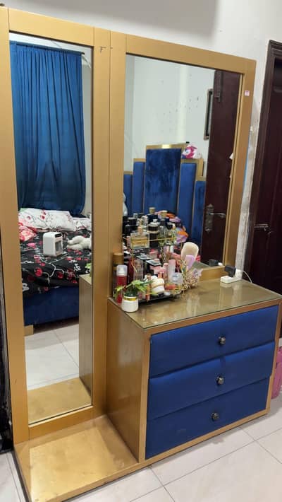 Dressing table