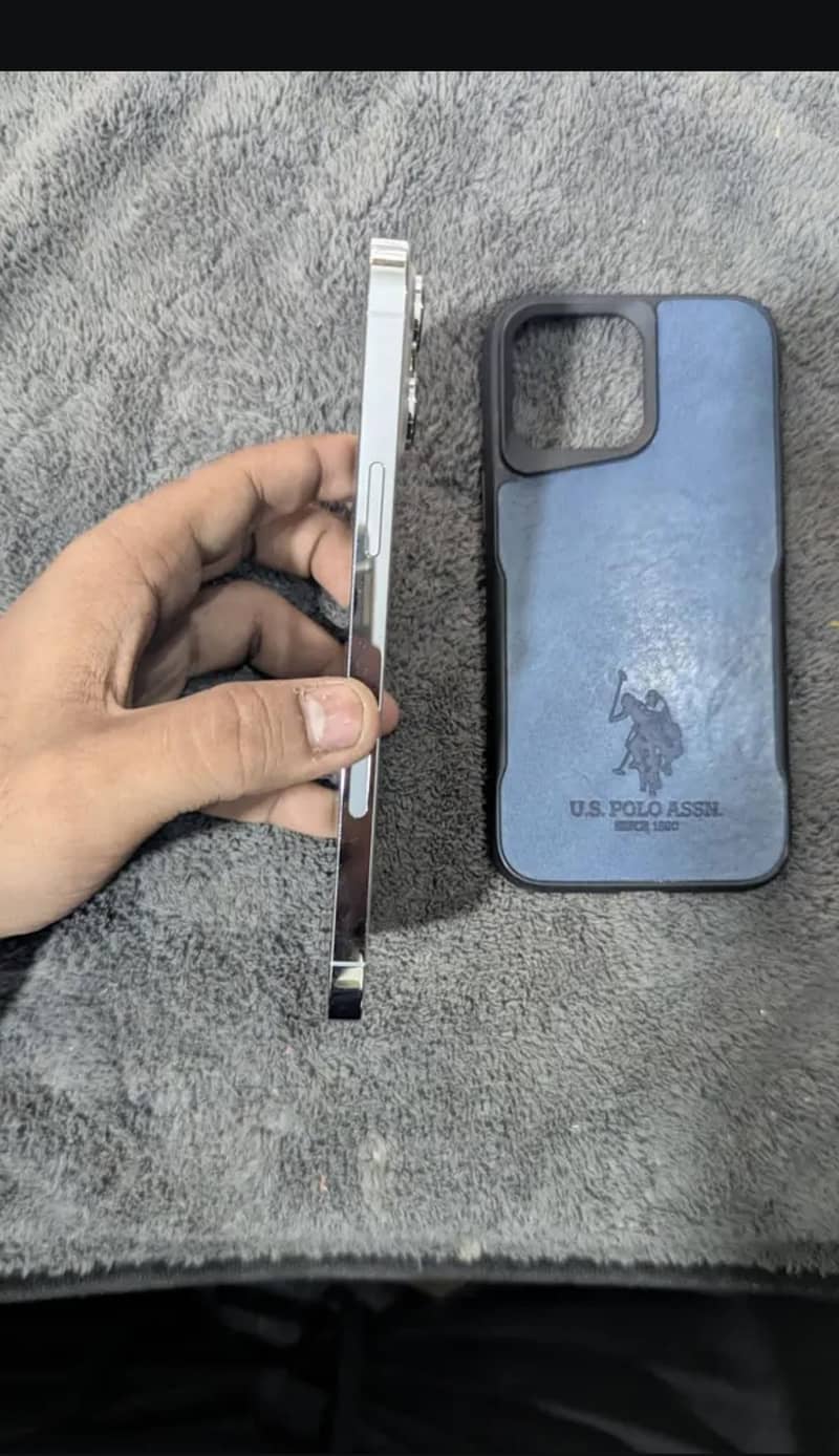 Apple iPhone 13 Pro Max 0