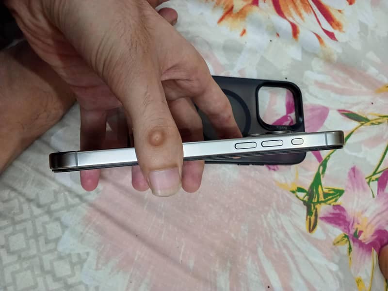 Apple iPhone 15 Pro Max 1