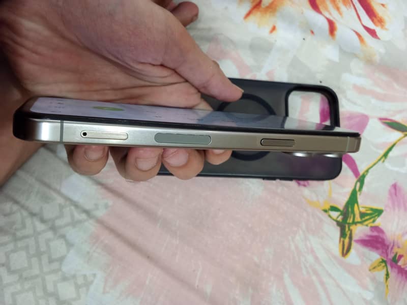 Apple iPhone 15 Pro Max 3