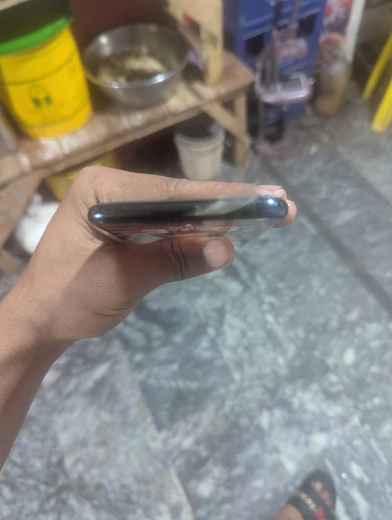Apple iPhone 11 Pro Max 2