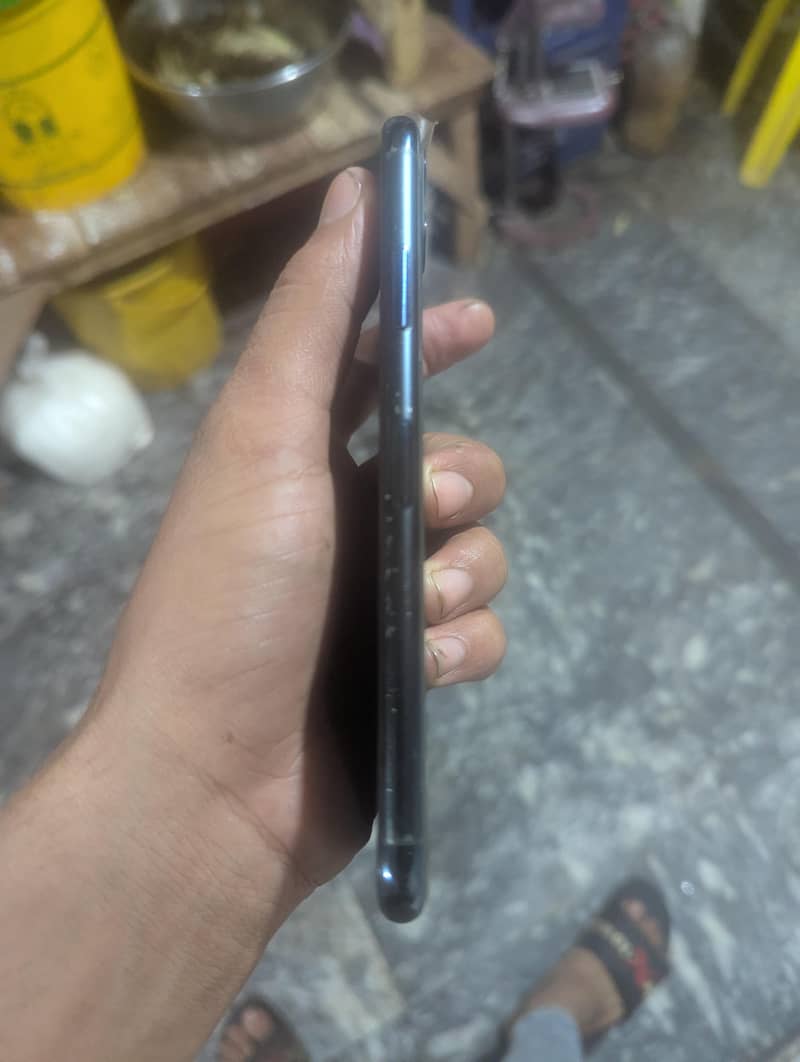 Apple iPhone 11 Pro Max 4