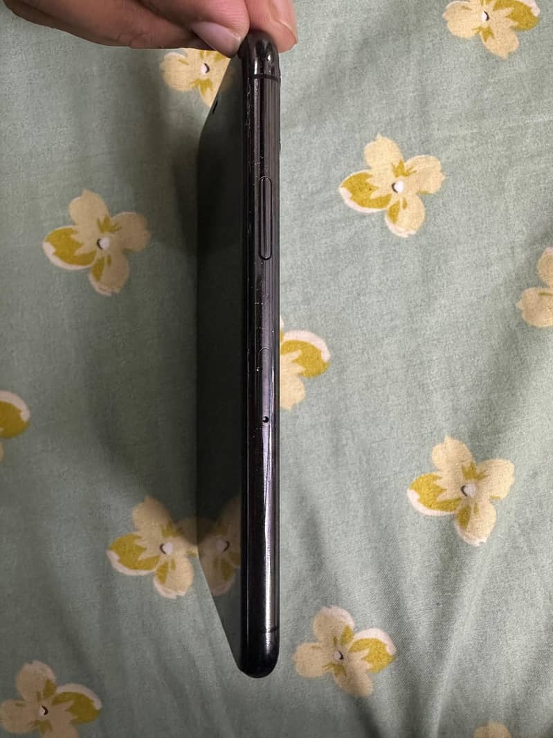 Apple iPhone 11 3