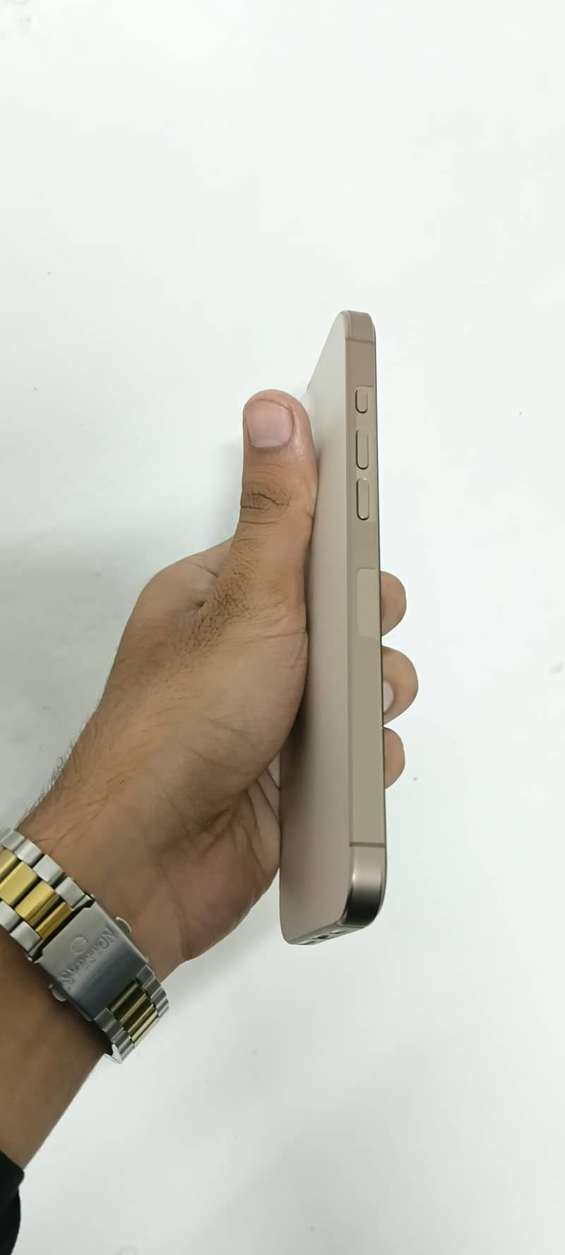 Apple iPhone 16 Pro Max 3