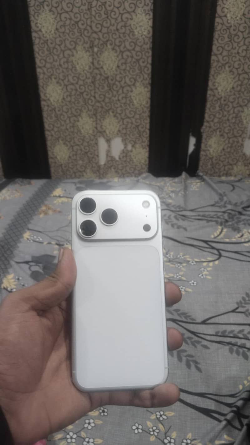 Apple iPhone 17 Pro Max 2