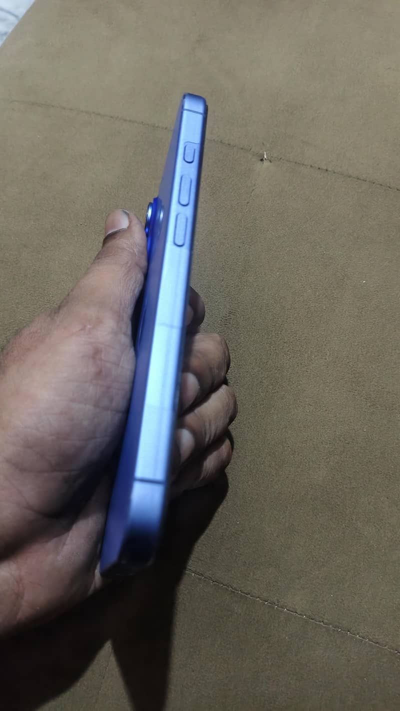 Apple iPhone 16 1