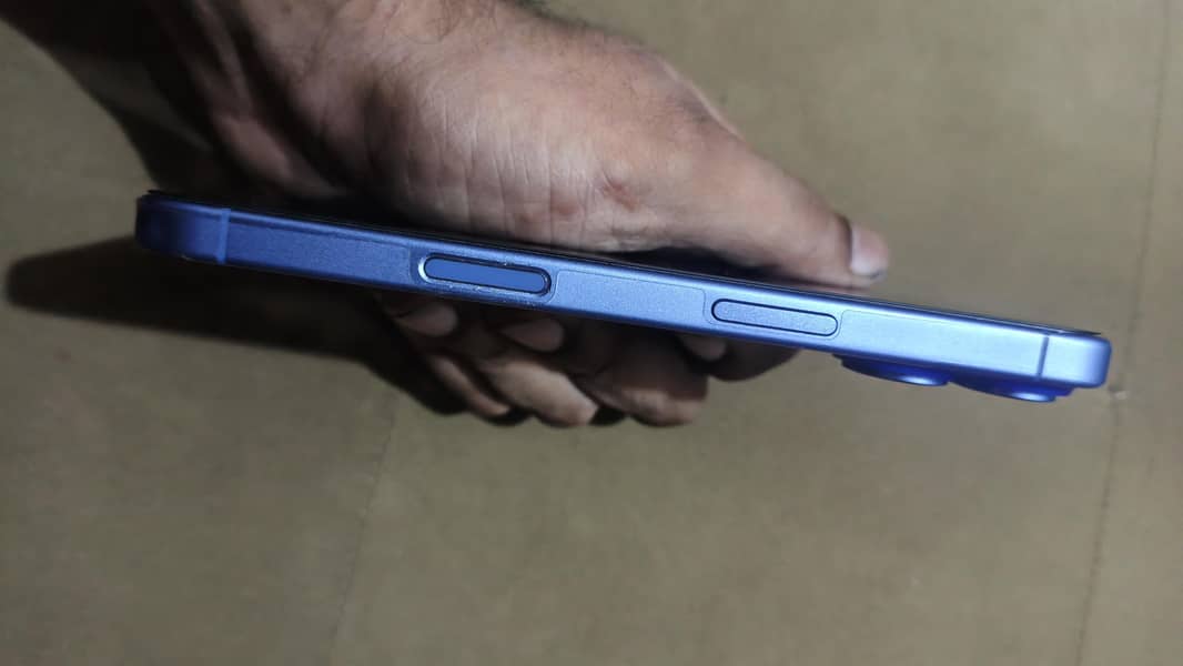 Apple iPhone 16 2