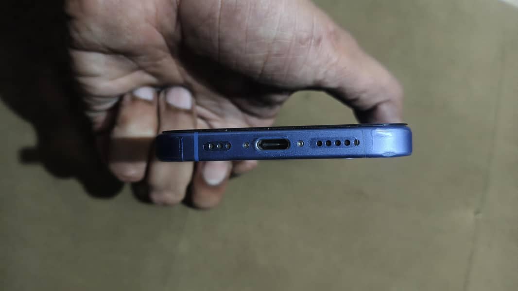 Apple iPhone 16 3