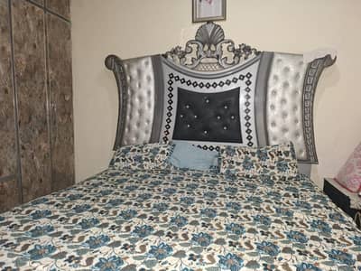 King size bed Very good condition