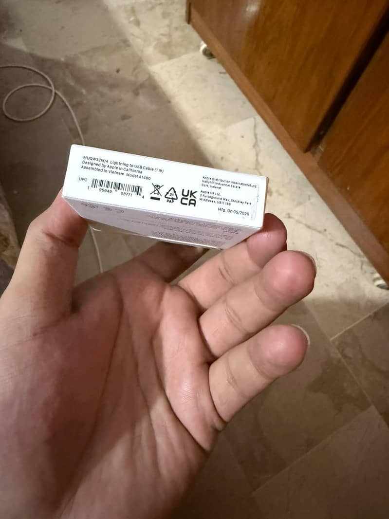 lightning to iphone 4