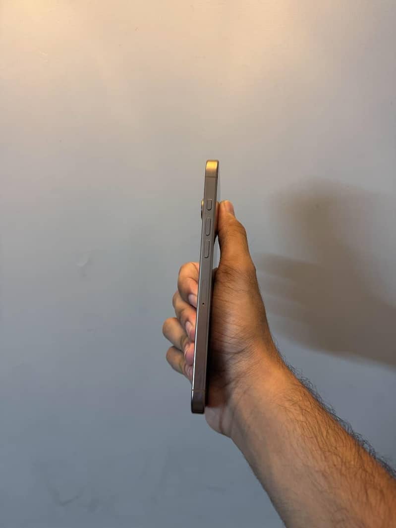 Apple iPhone 16 Pro Max 3