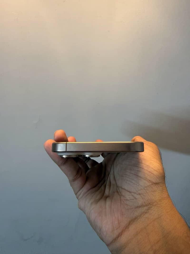 Apple iPhone 16 Pro Max 4