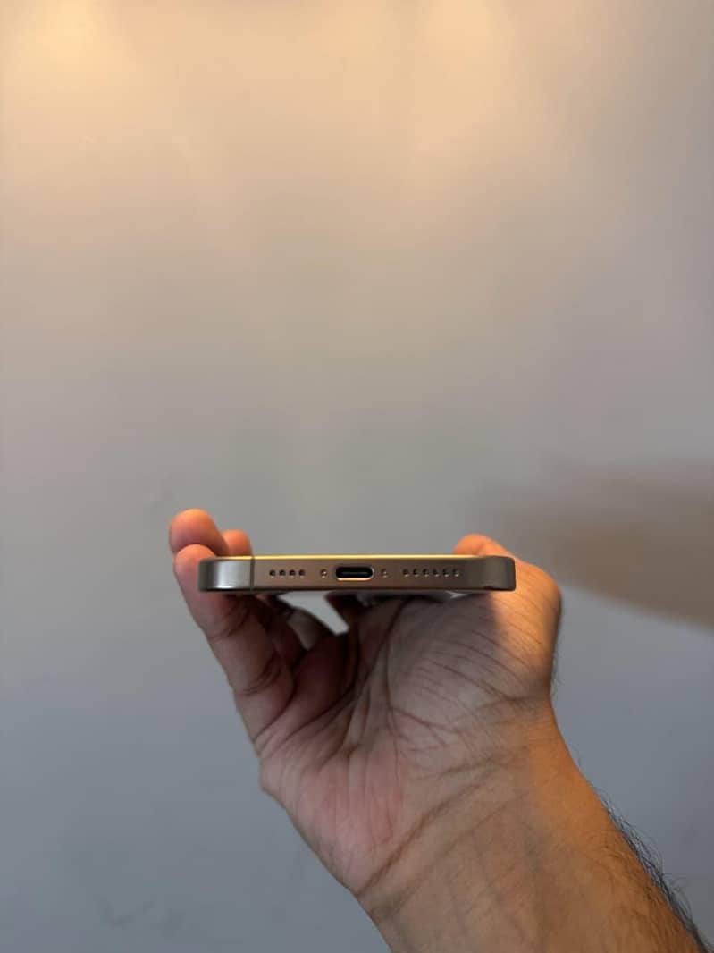 Apple iPhone 16 Pro Max 5