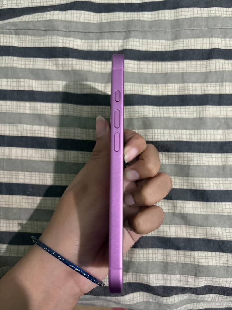 Apple iPhone 16 3