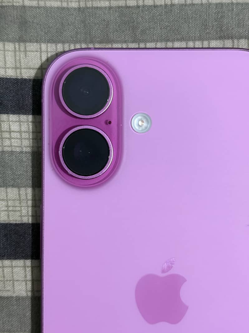 Apple iPhone 16 5