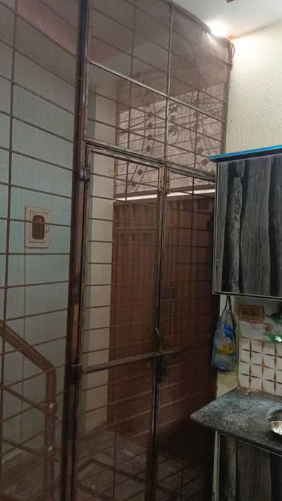 Lohay ka Jaali Wala Darwaza aur Seerhiyon Ki Grill  urgent Sale