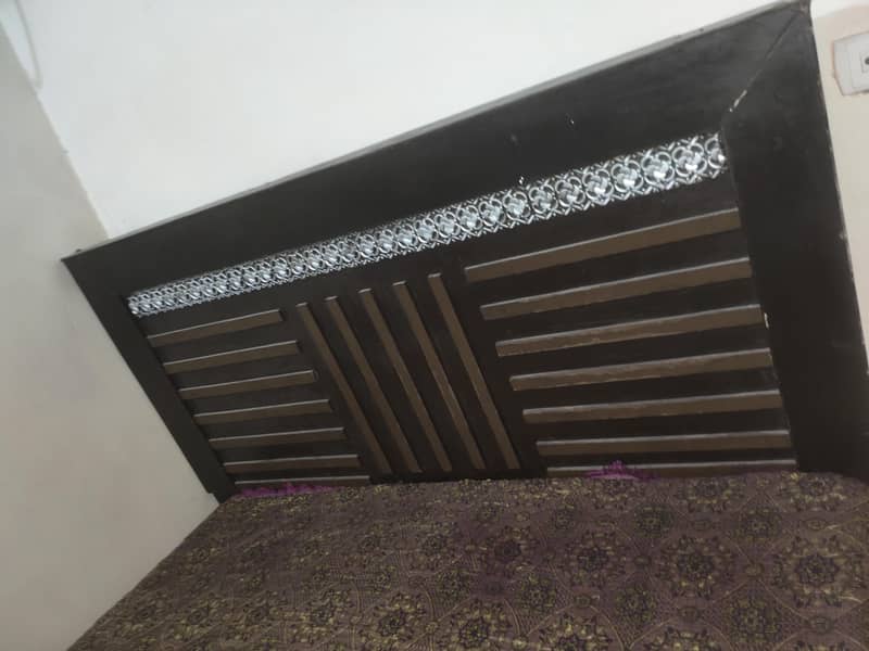 king bed with side table 2 single bed 0
