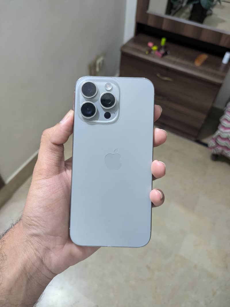 iPhone 15 Pro Max 1