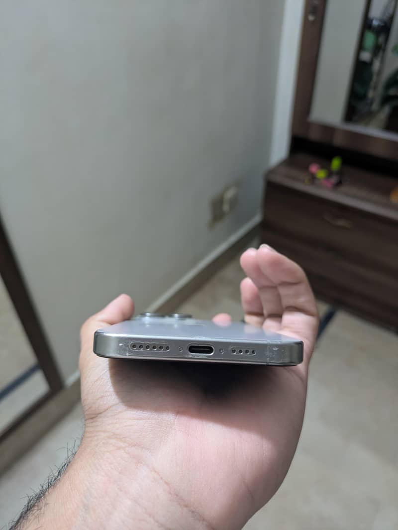 iPhone 15 Pro Max 2