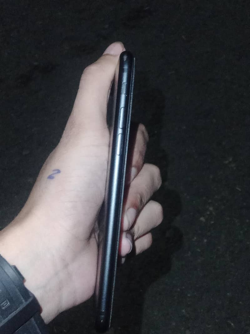 Apple iPhone 7 2