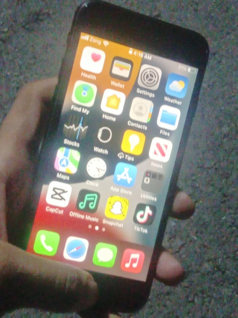 Apple iPhone 7 13