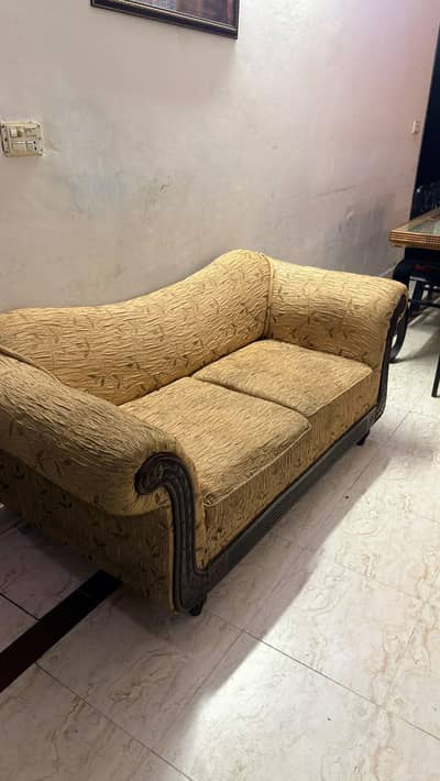 I m selling my sofa set
