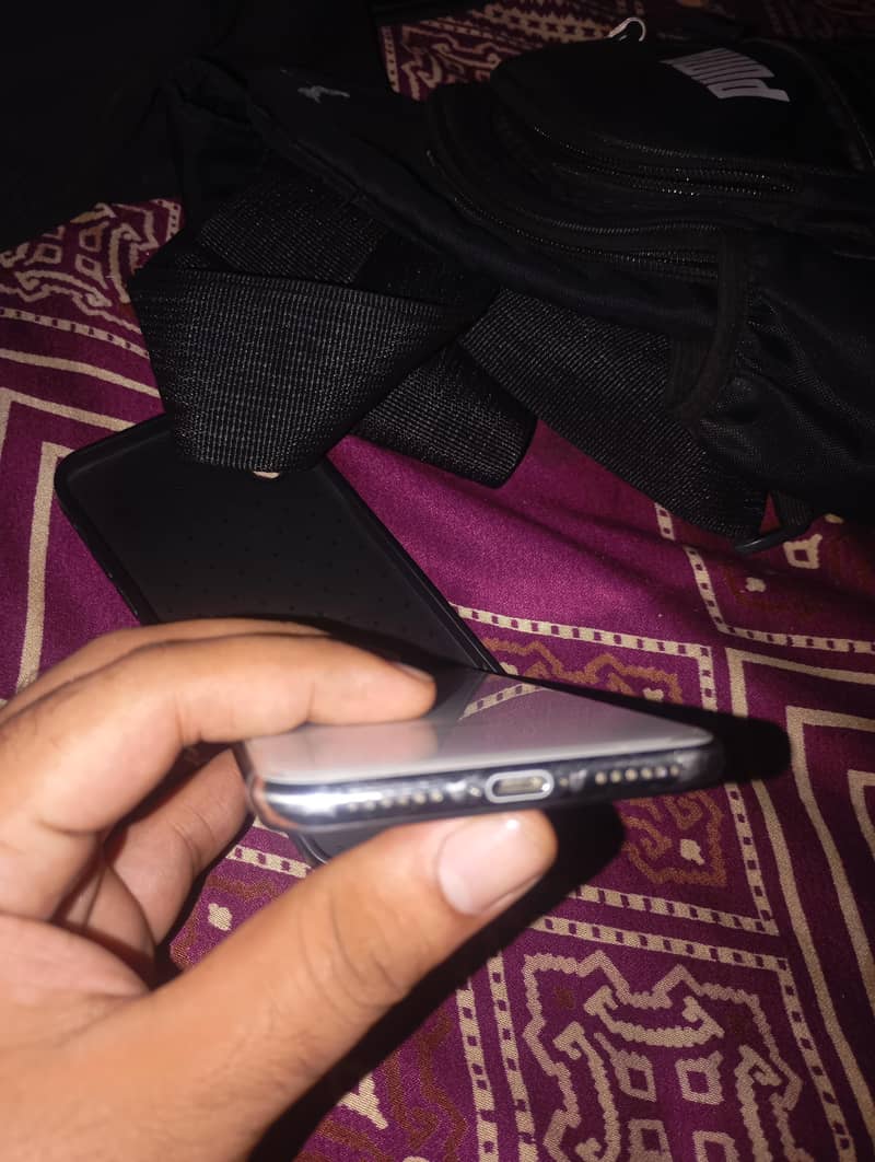 Apple iPhone X 3