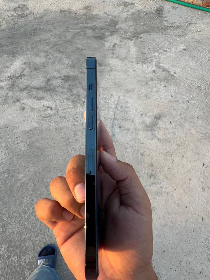 Apple iPhone 12 Pro Max 3