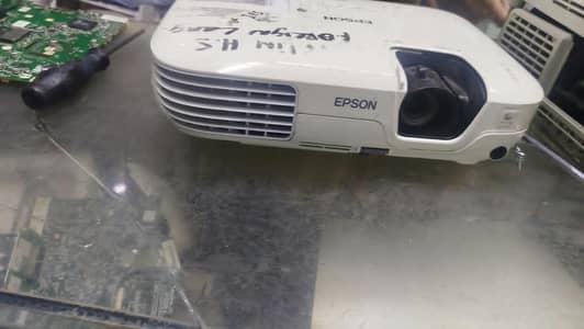 ALL KINDS OF PROJECTORS AVAILABLE FOR SCHOOL COLLEGE OFFICE HOME