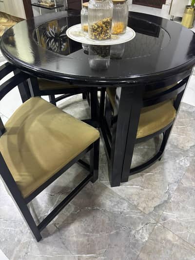 4 seater Dinning Table for sale