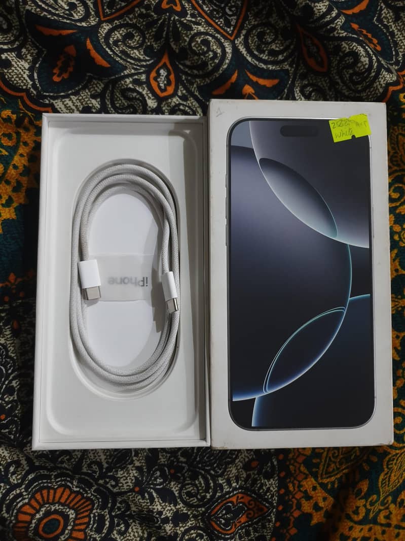 Apple iPhone 16 Pro Max 2
