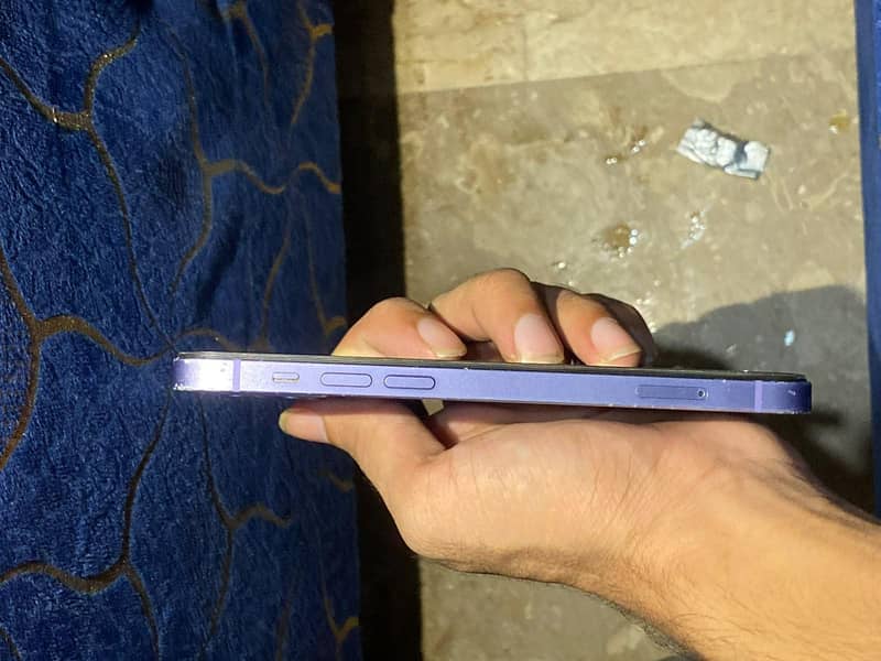 Apple iPhone 12 3