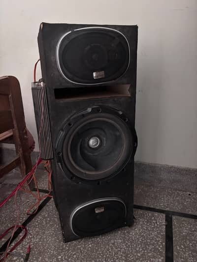 Kenwood basetube with amp and two speakers