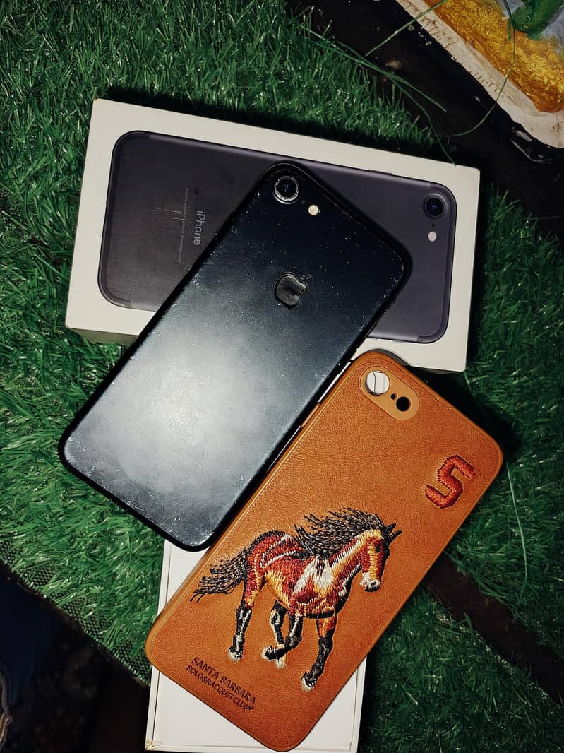 Apple iPhone 7 0