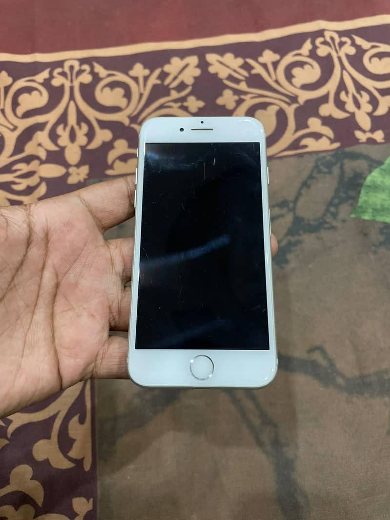Apple iPhone 7 1