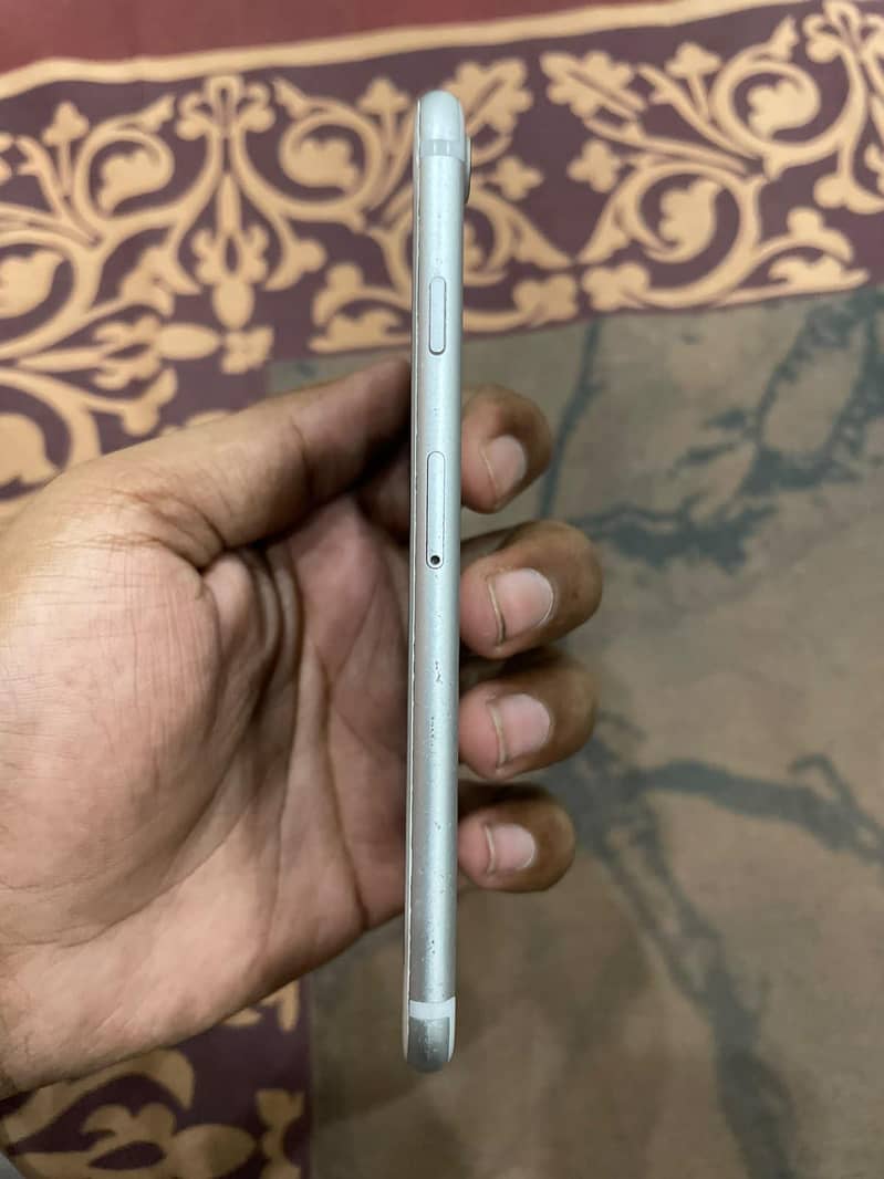 Apple iPhone 7 2