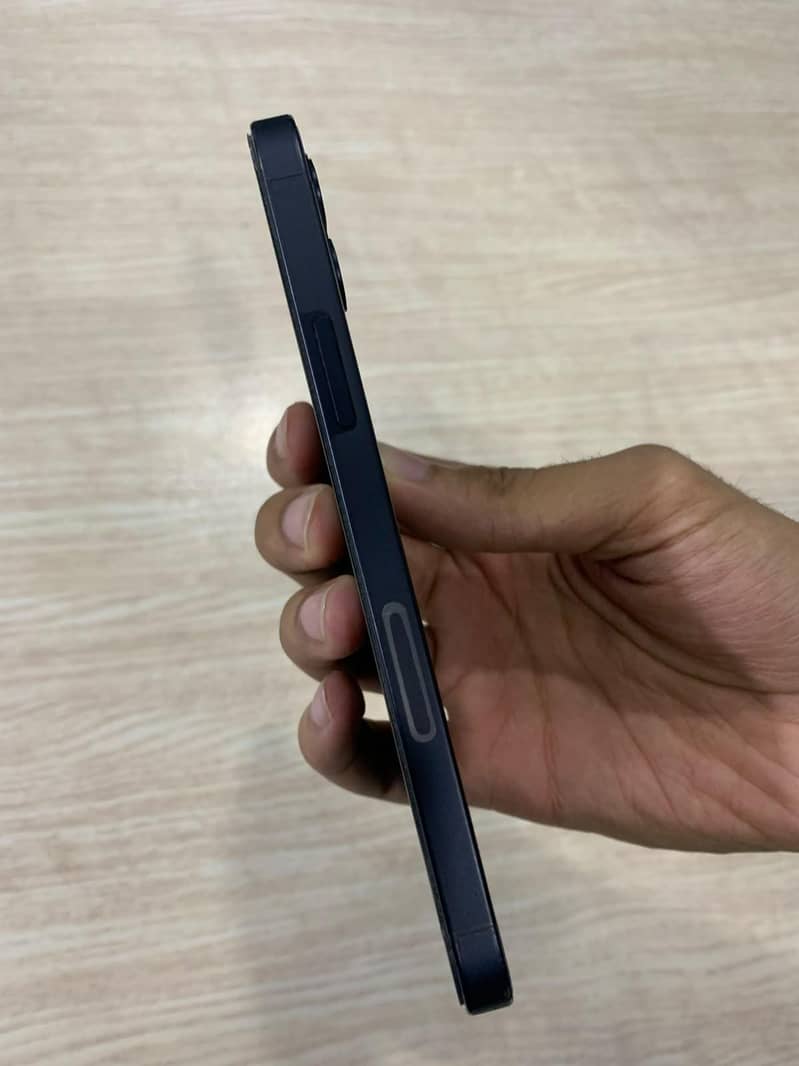 Apple iPhone 12 2