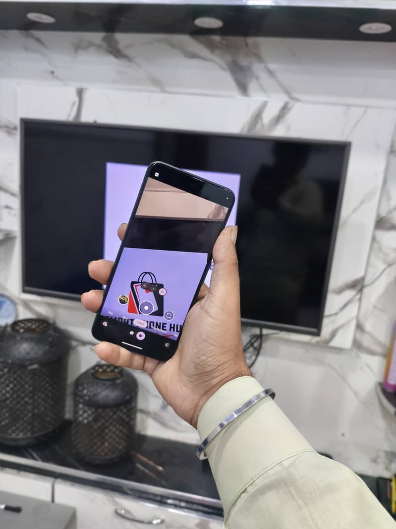 Google Pixel 8 4