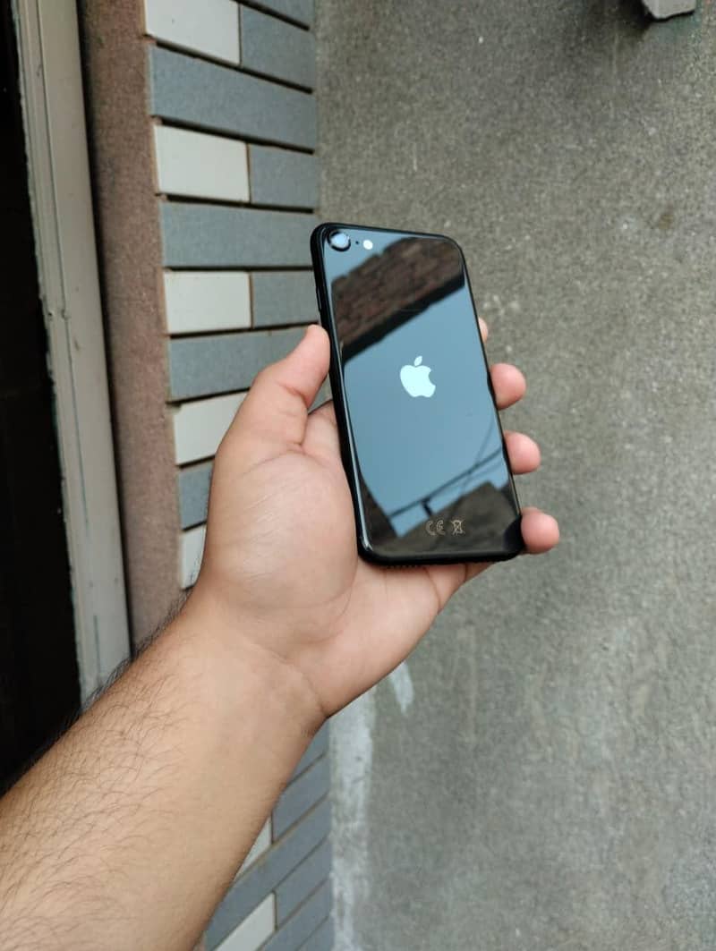 Apple iPhone SE 0
