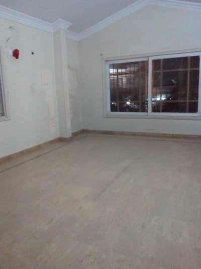 240 Square Yards House Available In Gulshan-E-Iqbal - Block 3 For Sale