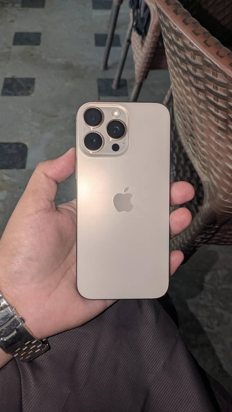 Apple iPhone 16 Pro Max 0