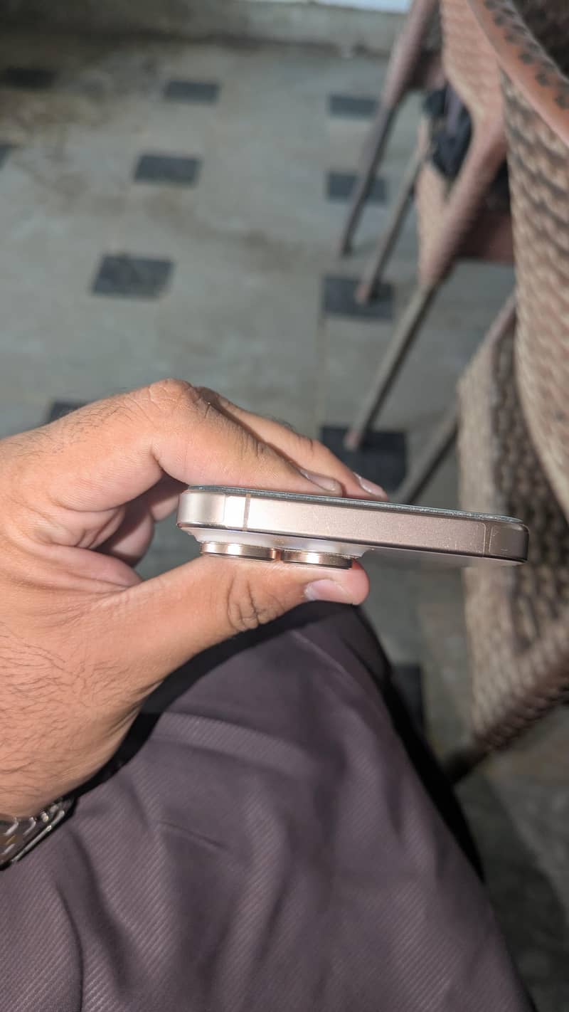 Apple iPhone 16 Pro Max 3