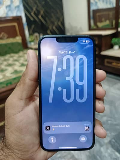 Apple iPhone 13