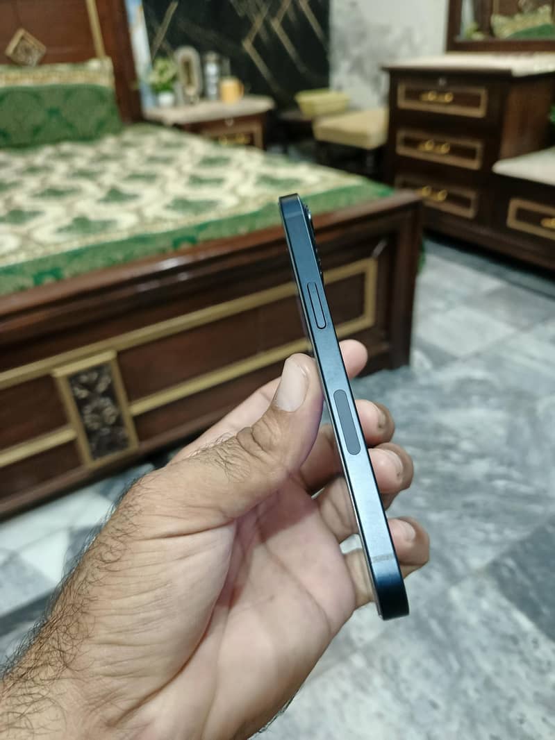 Apple iPhone 13 3