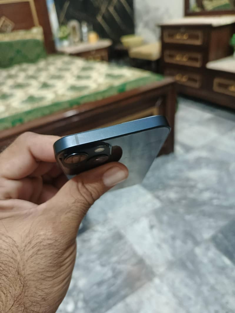 Apple iPhone 13 4