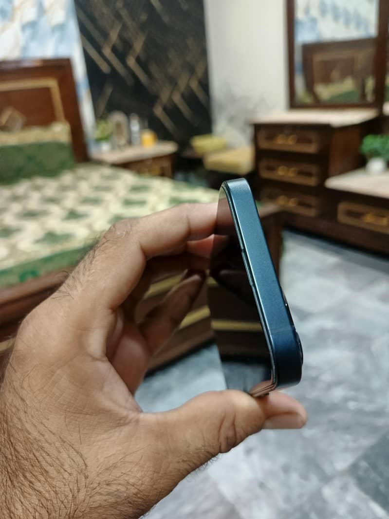Apple iPhone 13 7